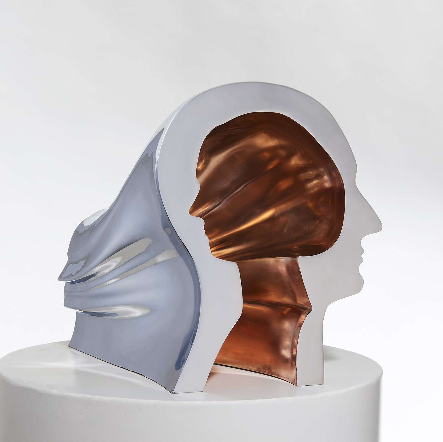 Kang Sung Uck, a Man and a Woman, 30x33x30(h), bronze(chrome plasting on waxcasting), 2018