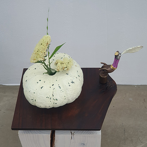 박효정Park Hyojeong, Enchanted Garden, 25x18x15cm, Bronze, thread, wood, 2023